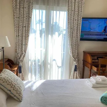 Duplex Vistas Al Mar, Piscina, Jacuzzi Y Playa. Daire Estepona