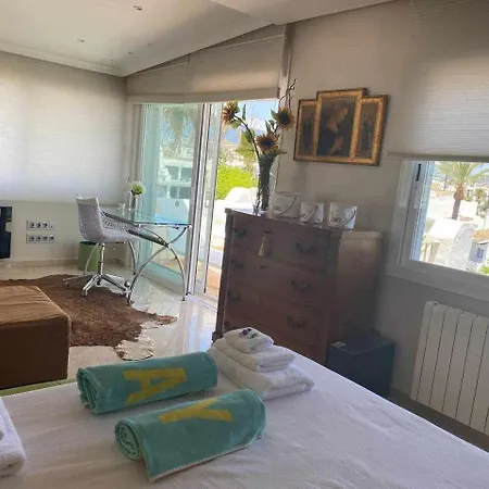 Duplex Vistas Al Mar, Piscina, Jacuzzi Y Playa. Daire Estepona